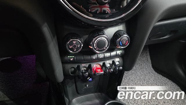 Mini Cooper 2022 — photo 24