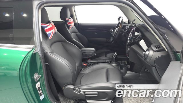 Mini Cooper 2022 — photo 16