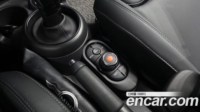 Mini Cooper 2022 — photo 27