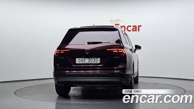 Volkswagen Tiguan 2018 — photo 4
