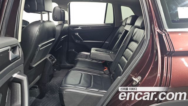 Volkswagen Tiguan 2018 — photo 17