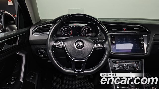 Volkswagen Tiguan 2018 — photo 18