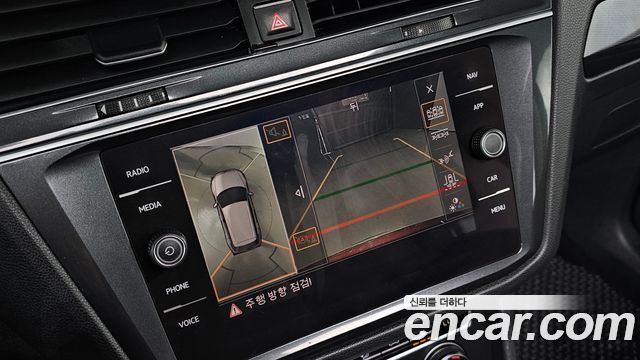 Volkswagen Tiguan 2018 — photo 21