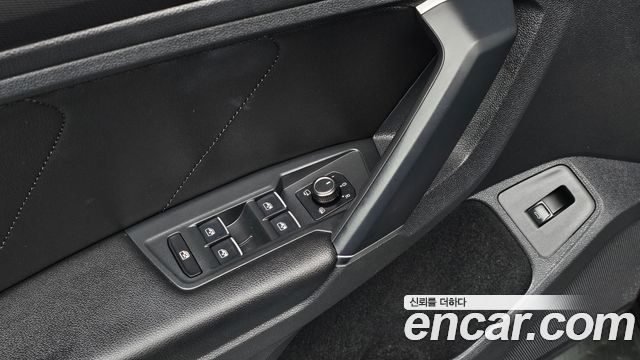 Volkswagen Tiguan 2018 — photo 28
