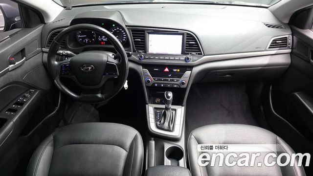 Hyundai AVANTE 2018 — photo 10