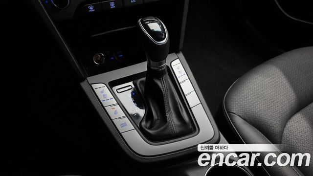 Hyundai AVANTE 2018 — photo 12