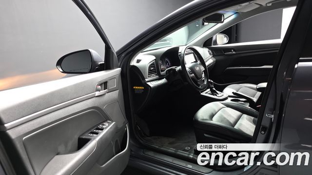 Hyundai AVANTE 2018 — photo 13