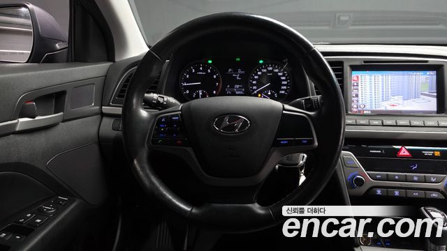 Hyundai AVANTE 2018 — photo 19