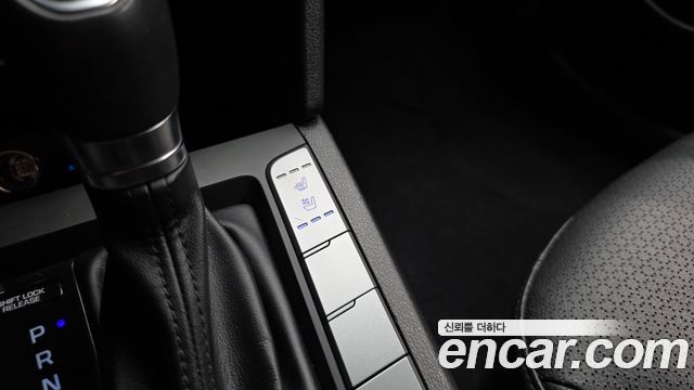 Hyundai AVANTE 2018 — photo 24