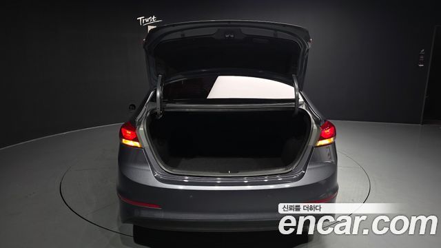 Hyundai AVANTE 2018 — photo 26