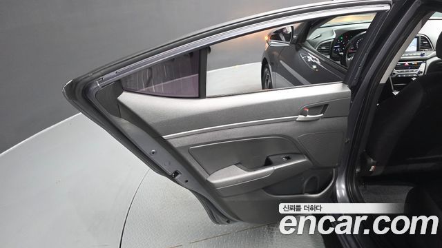 Hyundai AVANTE 2018 — photo 15