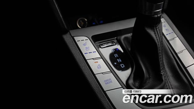 Hyundai AVANTE 2018 — photo 28