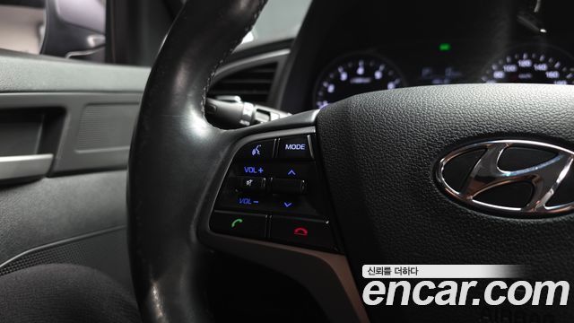 Hyundai AVANTE 2018 — photo 30