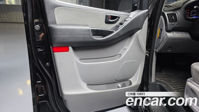 Hyundai Starex 2019 — photo 15