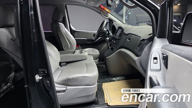 Hyundai Starex 2019 — photo 16