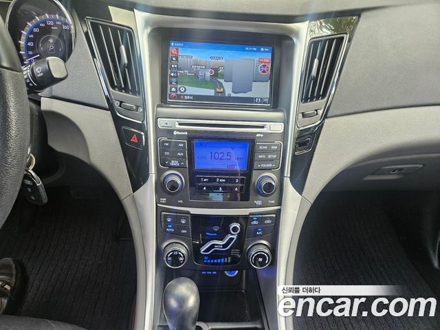 Hyundai Sonata 2010 — photo 14
