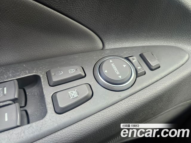 Hyundai Sonata 2010 — photo 18