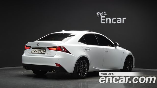 Lexus IS 2014 — photo 2