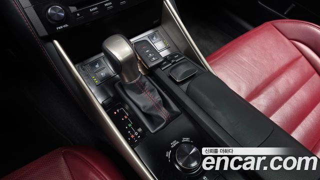 Lexus IS 2014 — photo 9