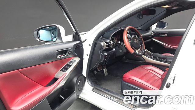 Lexus IS 2014 — photo 10