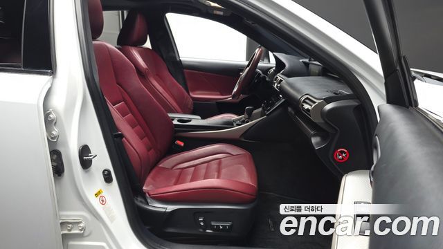 Lexus IS 2014 — photo 11