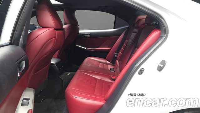 Lexus IS 2014 — photo 12