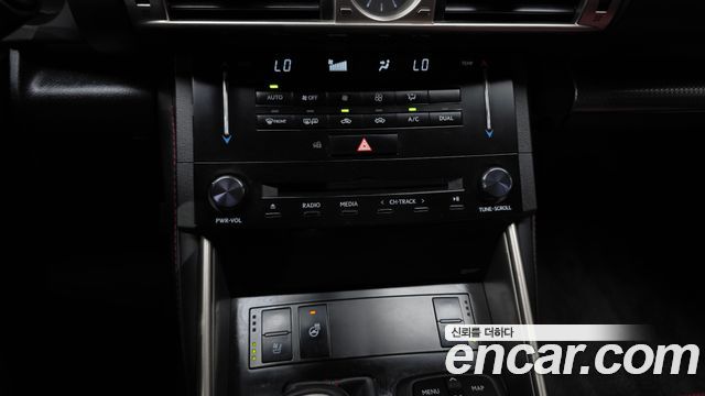 Lexus IS 2014 — photo 16