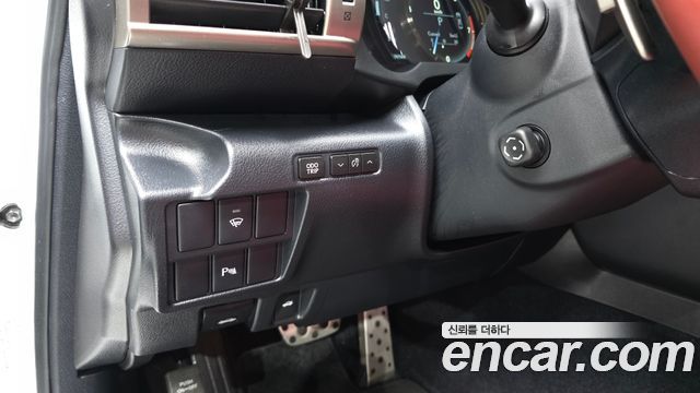 Lexus IS 2014 — photo 18