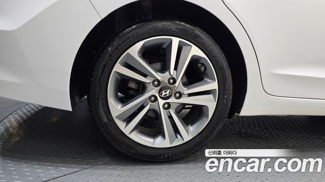 Hyundai AVANTE 2018 — photo 5