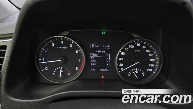 Hyundai AVANTE 2018 — photo 11