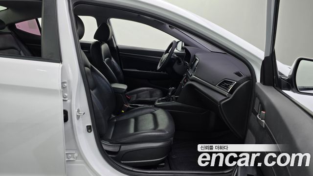 Hyundai AVANTE 2018 — photo 17