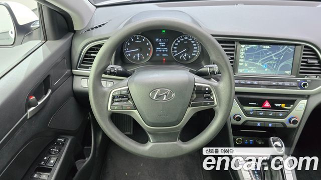 Hyundai AVANTE 2018 — photo 19