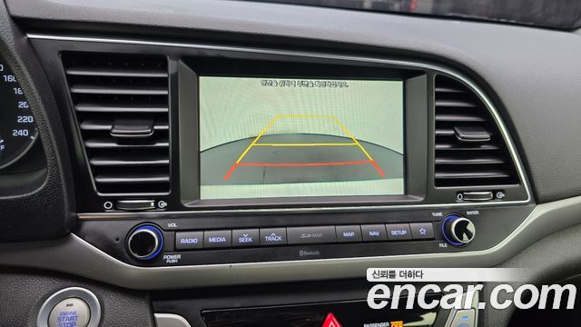 Hyundai AVANTE 2018 — photo 21