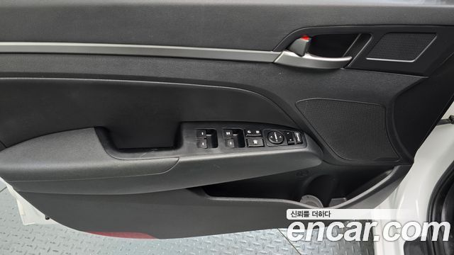 Hyundai AVANTE 2018 — photo 22
