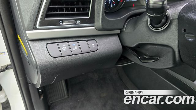 Hyundai AVANTE 2018 — photo 24