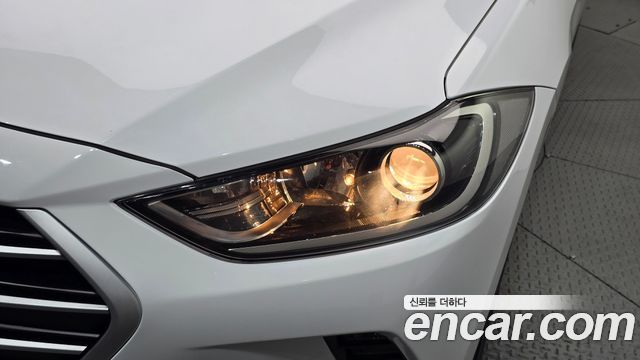 Hyundai AVANTE 2018 — photo 8