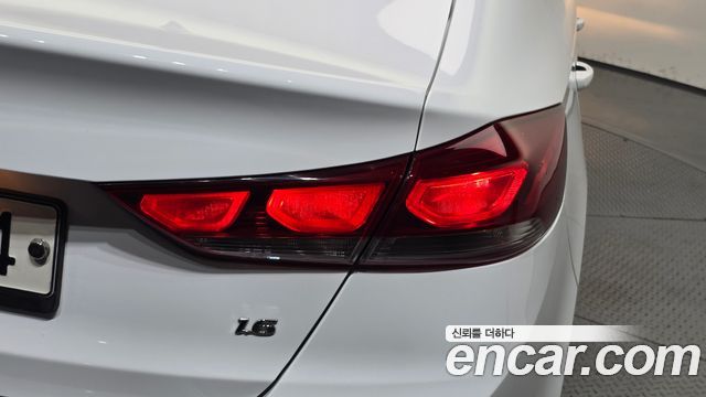 Hyundai AVANTE 2018 — photo 9
