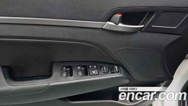 Hyundai AVANTE 2018 — photo 14