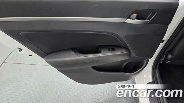 Hyundai AVANTE 2018 — photo 15