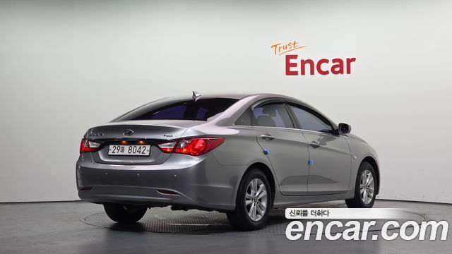 Hyundai Sonata 2010 — photo 2