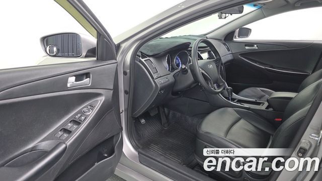Hyundai Sonata 2010 — photo 11
