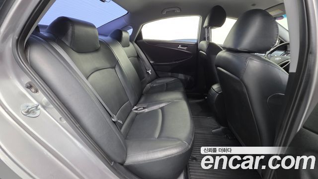 Hyundai Sonata 2010 — photo 19
