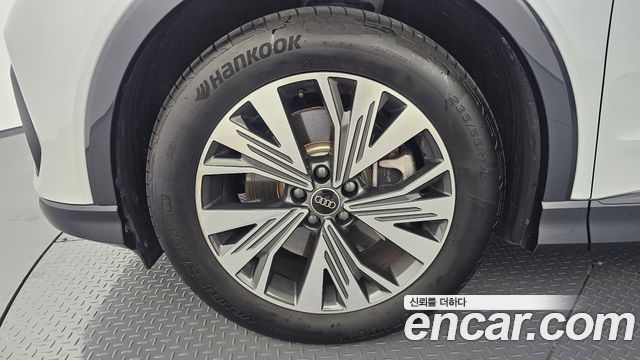 Audi Q4 e-tron 2025 — photo 5