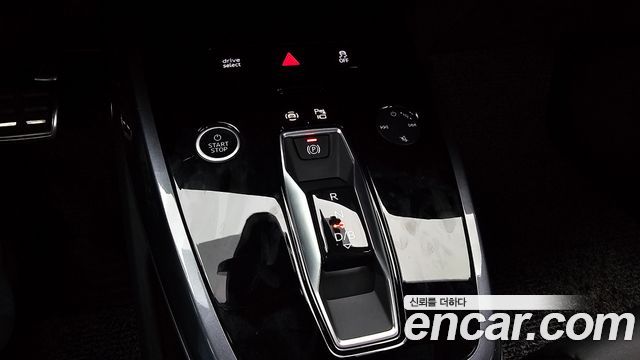 Audi Q4 e-tron 2025 — photo 12