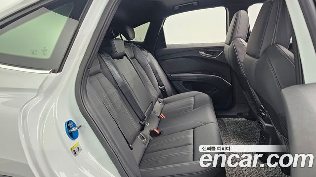 Audi Q4 e-tron 2025 — photo 17