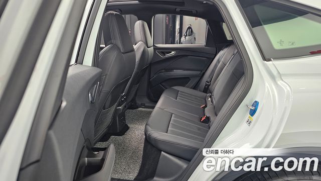 Audi Q4 e-tron 2025 — photo 18