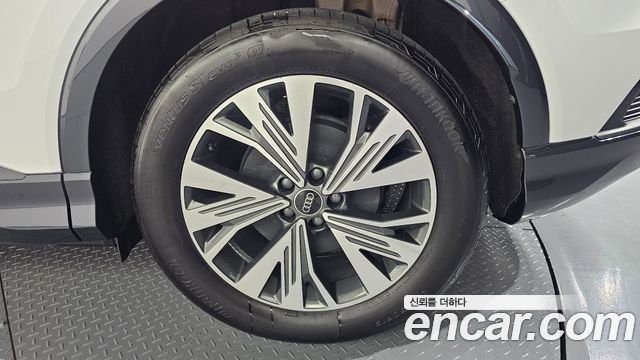 Audi Q4 e-tron 2025 — photo 7