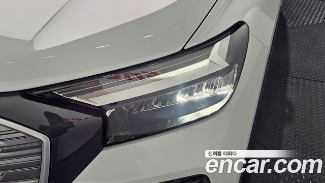 Audi Q4 e-tron 2025 — photo 8