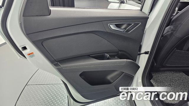 Audi Q4 e-tron 2025 — photo 15