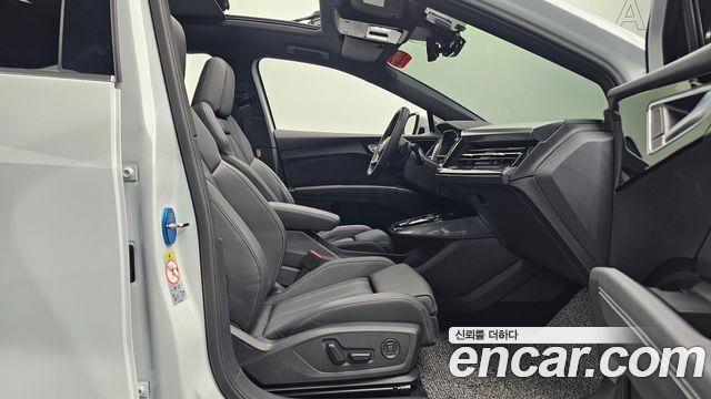 Audi Q4 e-tron 2025 — photo 16
